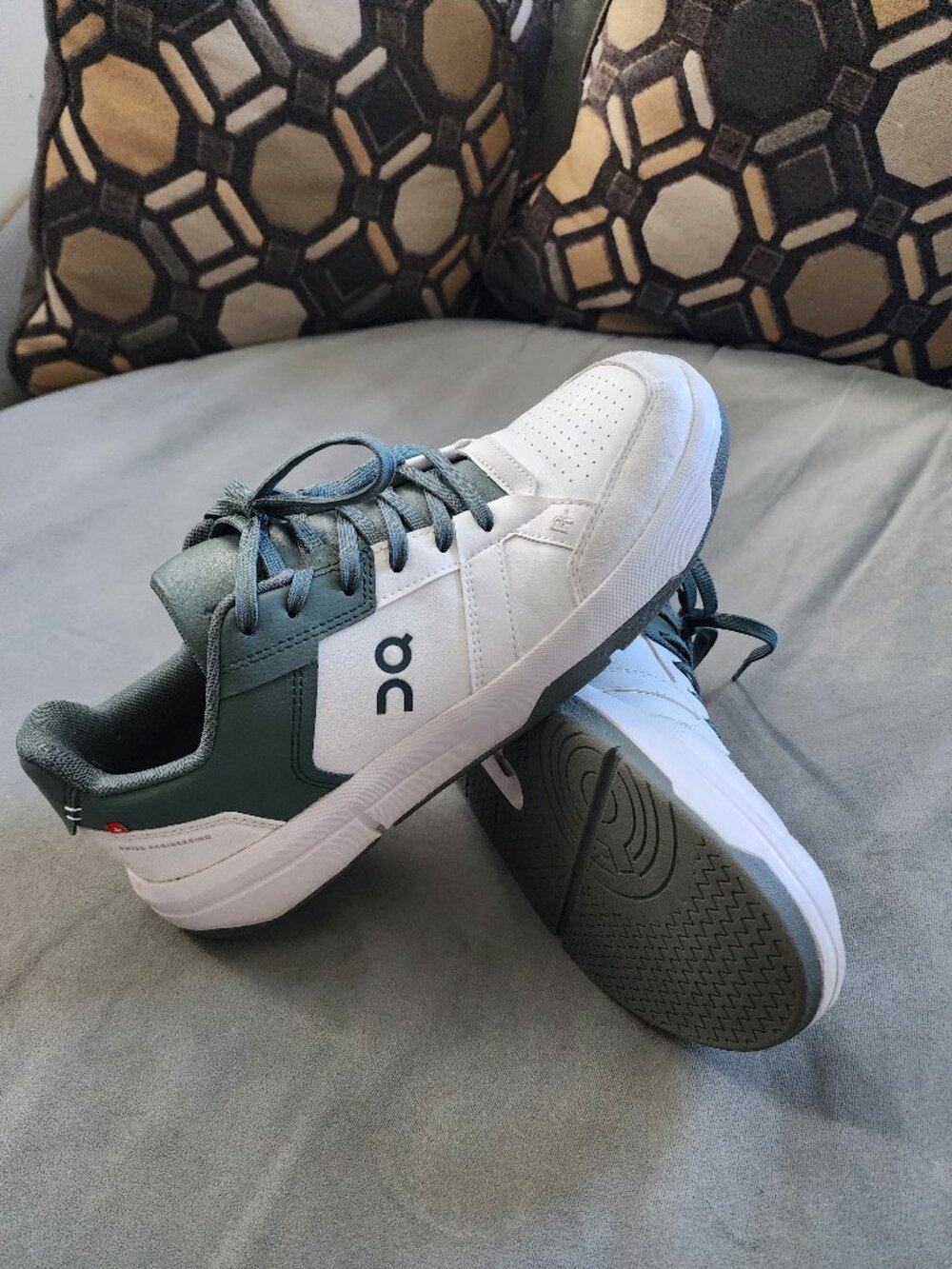 On The Roger Clubhouse Sneakers White Green Men’s 9 Like New
